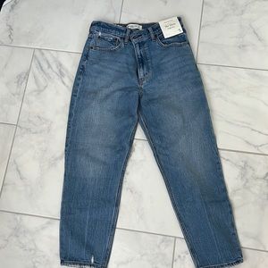 Abercrombie High rise mom jeans size 28s